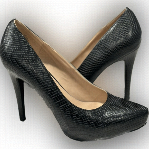BCBGeneration Shoes - New (Without Tags) BCBG Size 7.5 Black Snake Skin Pumps